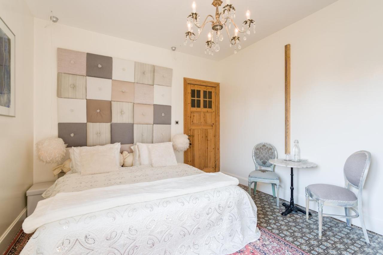 Azee Bed & Breakfast